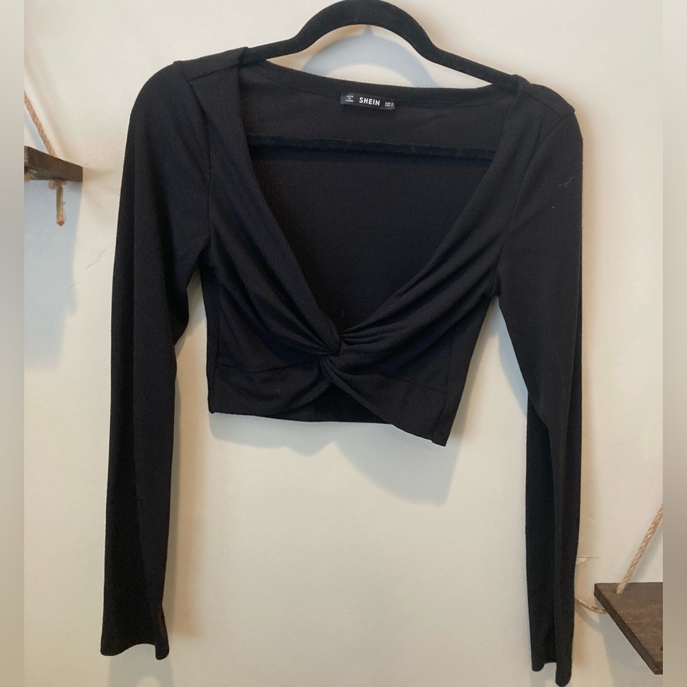 Black twisted top